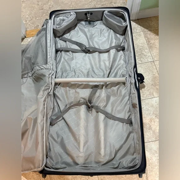 Travelpro Maxlite 5 Carry-On Rolling Garment Bag - Picture 11 of 14